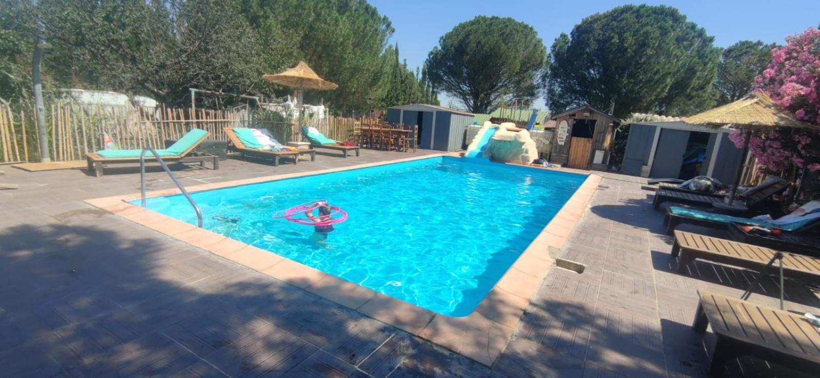 Mobilhome Vintage Dans Camping A La Ferme Ponteilla Exterior foto